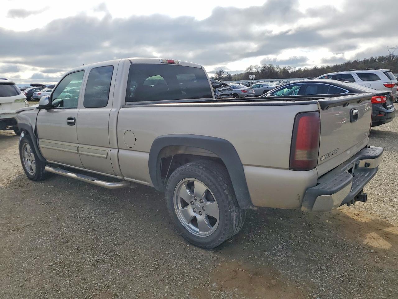 2006 CHEVROLET SILVERADO K1500 photo 3