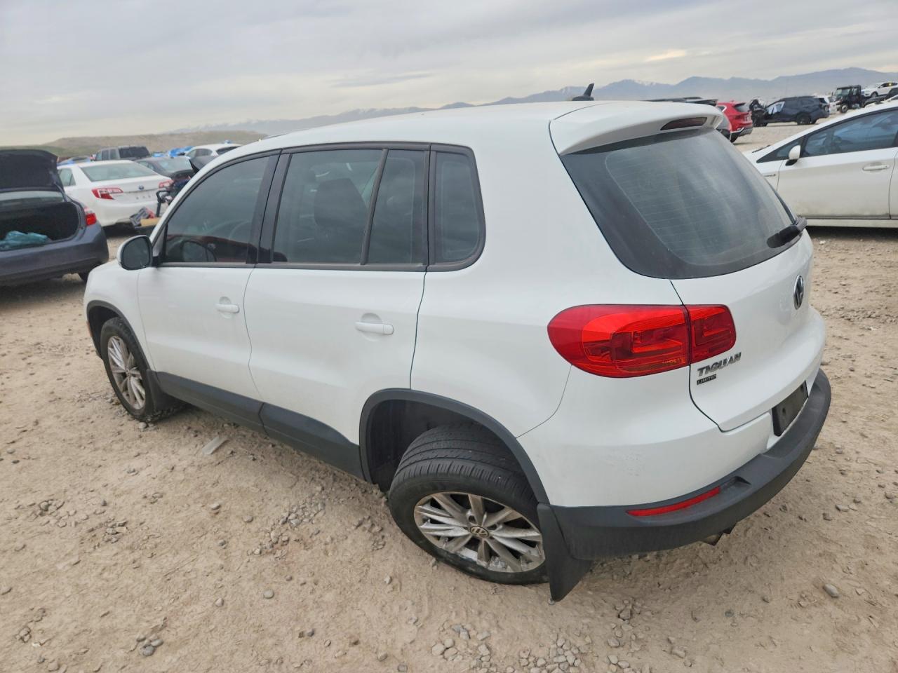 2017 VOLKSWAGEN TIGUAN S photo 4