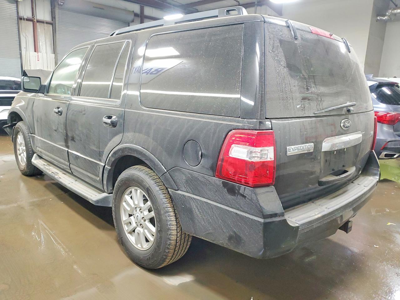 2013 FORD EXPEDITION XLT photo 2