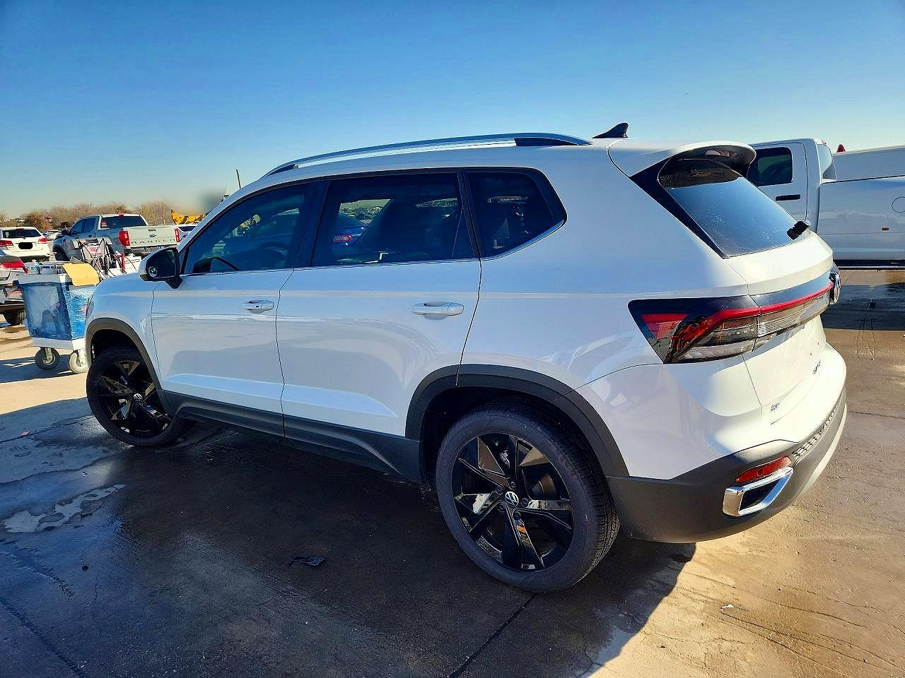 2025 VOLKSWAGEN TAOS SE photo 3