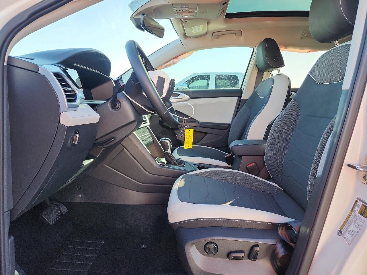 2025 VOLKSWAGEN TAOS SE photo 13