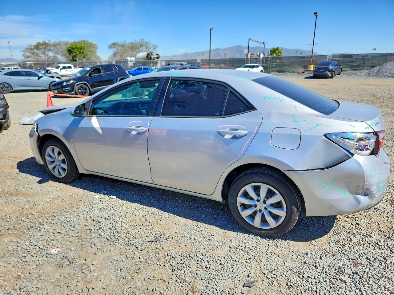 2016 TOYOTA COROLLA LE photo 2