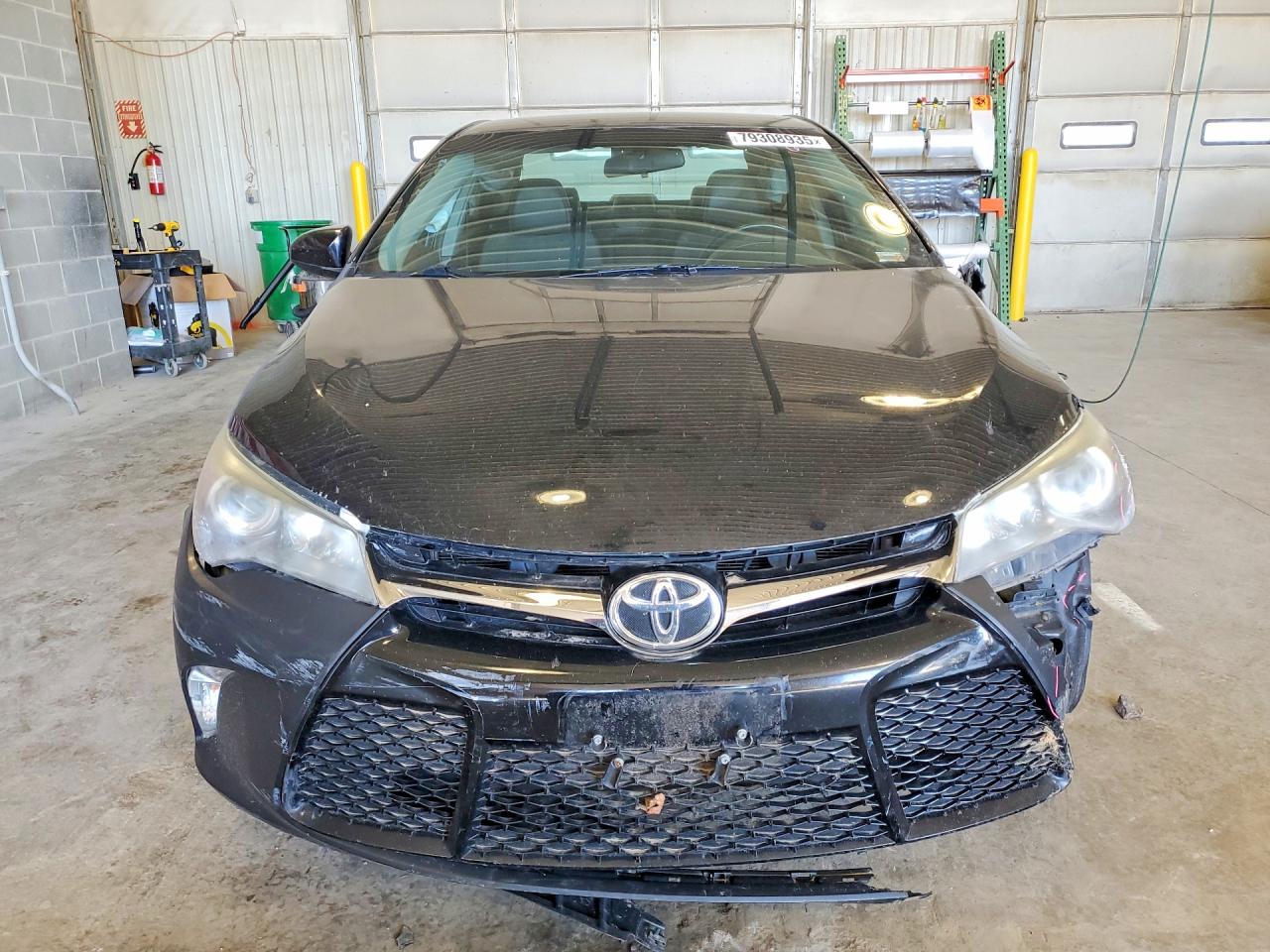 2017 TOYOTA CAMRY SE photo 5