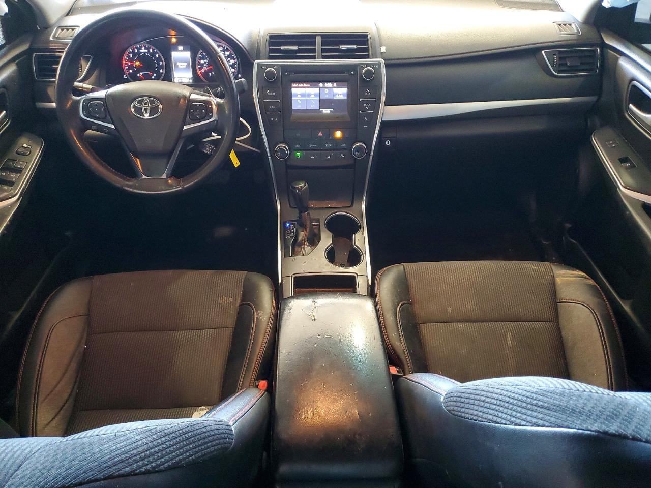 2017 TOYOTA CAMRY SE photo 8