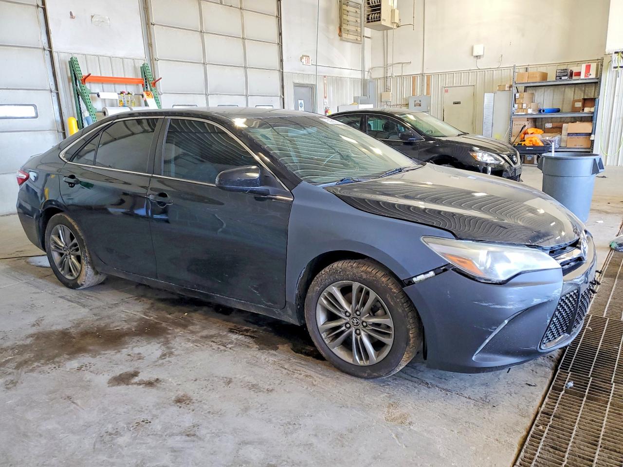 2017 TOYOTA CAMRY SE photo 4