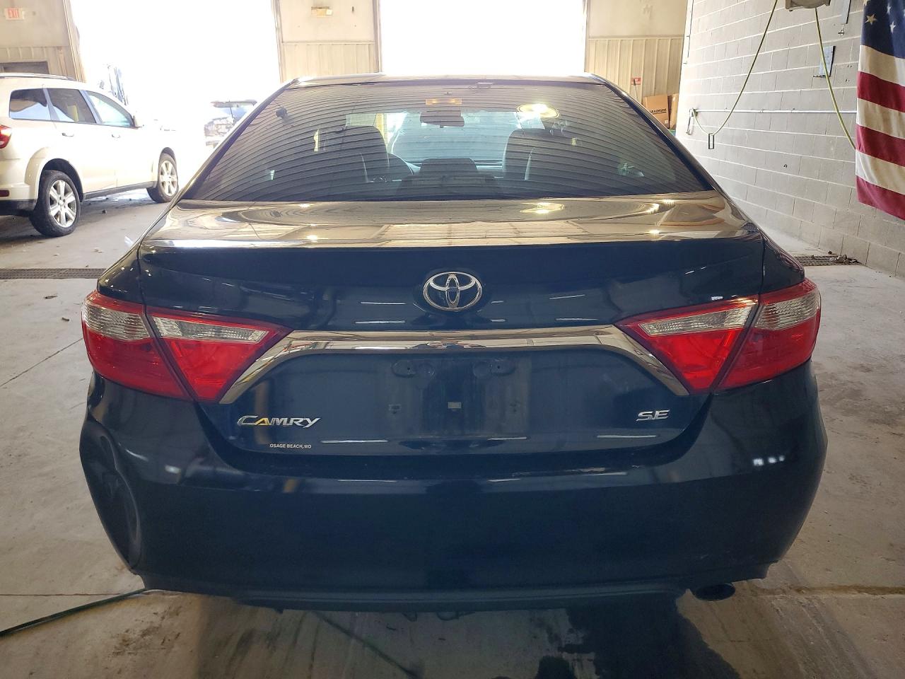 2017 TOYOTA CAMRY SE photo 6