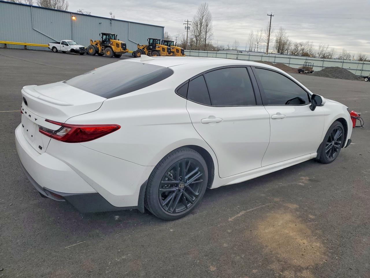 2025 TOYOTA CAMRY SE photo 3