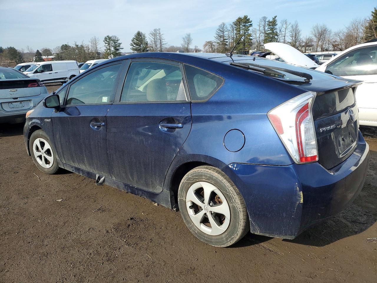 2013 TOYOTA PRIUS TWO photo 4