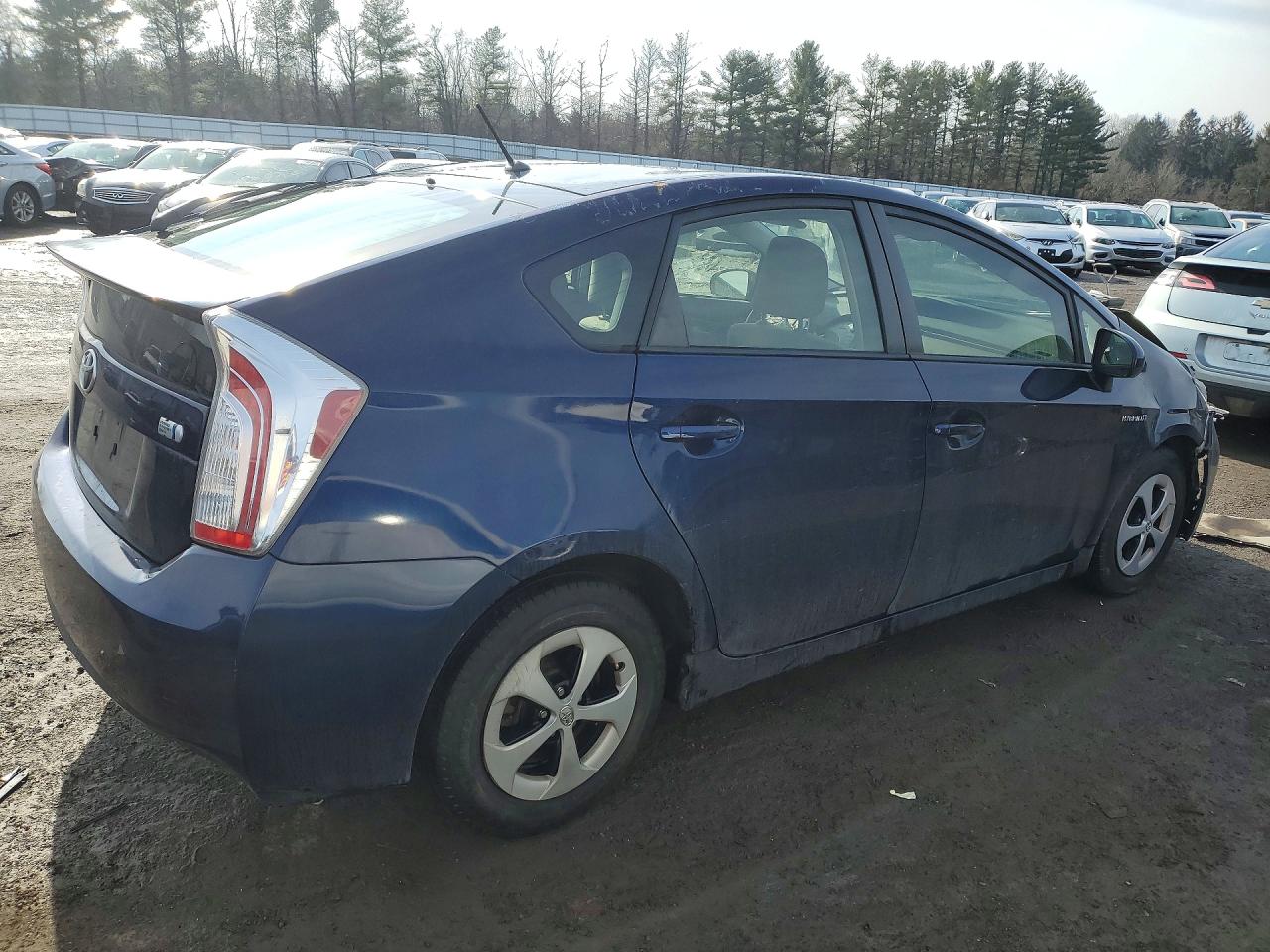 2013 TOYOTA PRIUS TWO photo 7