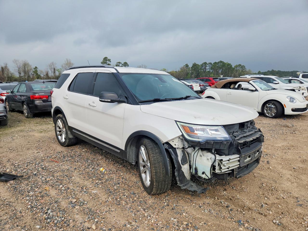 2019 FORD EXPLORER XLT photo 4