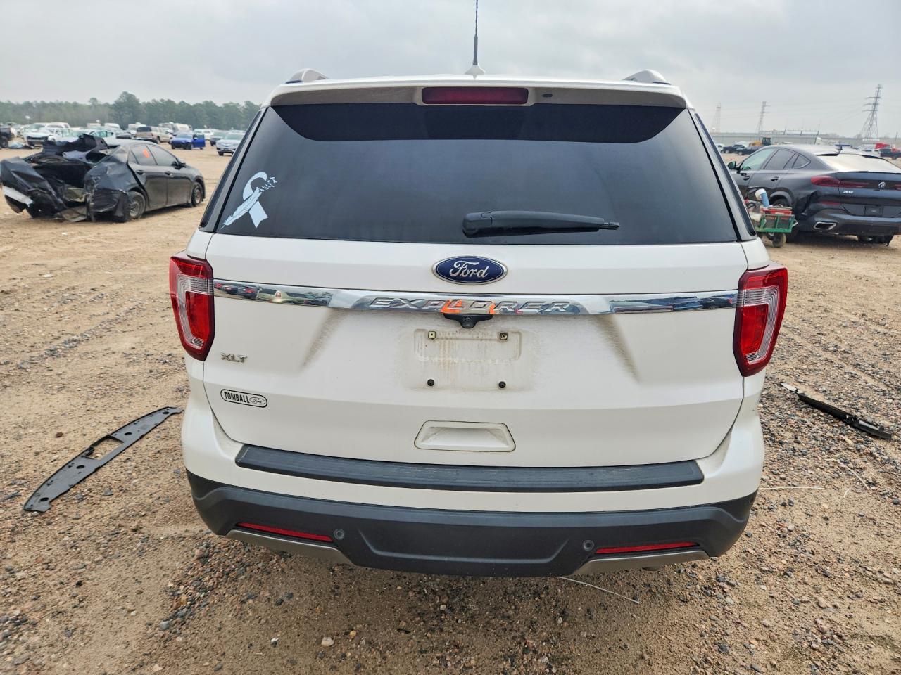 2019 FORD EXPLORER XLT photo 6