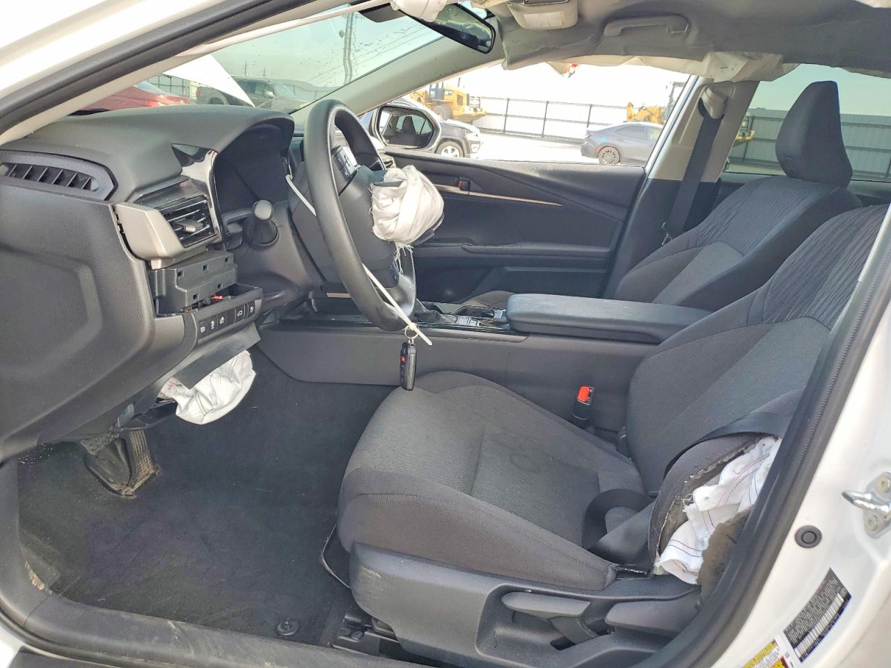 2025 TOYOTA CAMRY LE photo 19