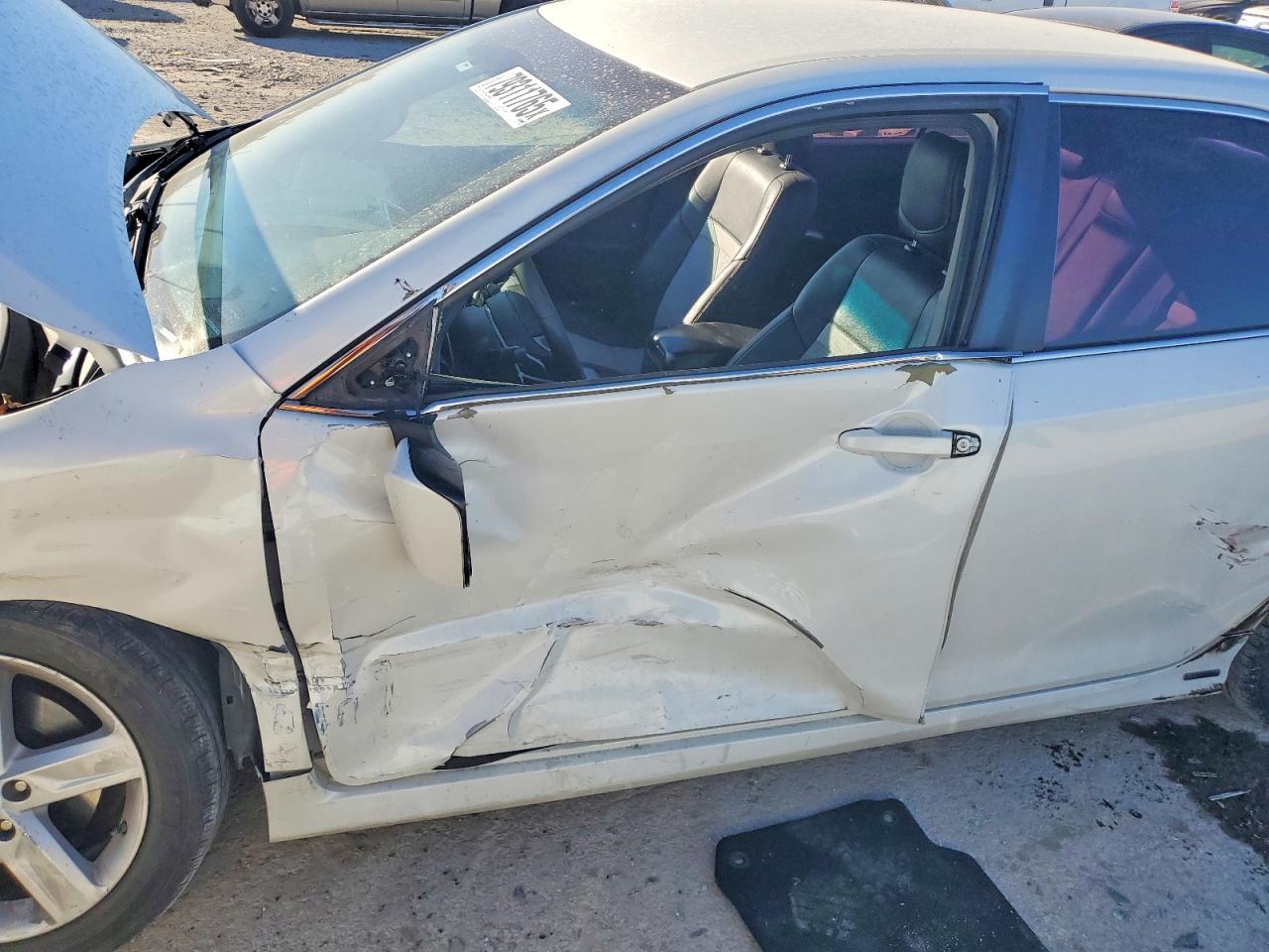 2014 TOYOTA CAMRY SE photo 7