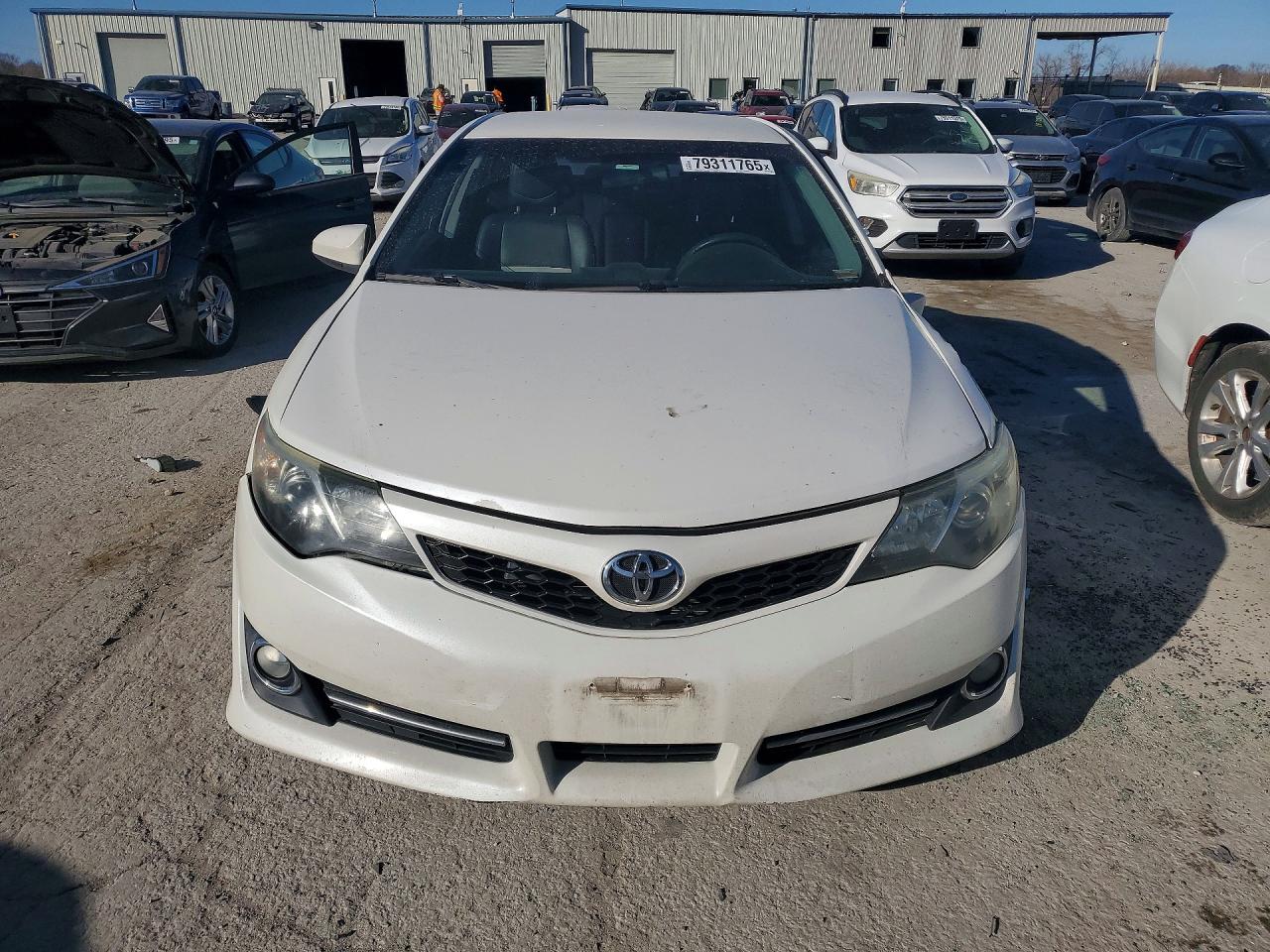 2014 TOYOTA CAMRY SE photo 5