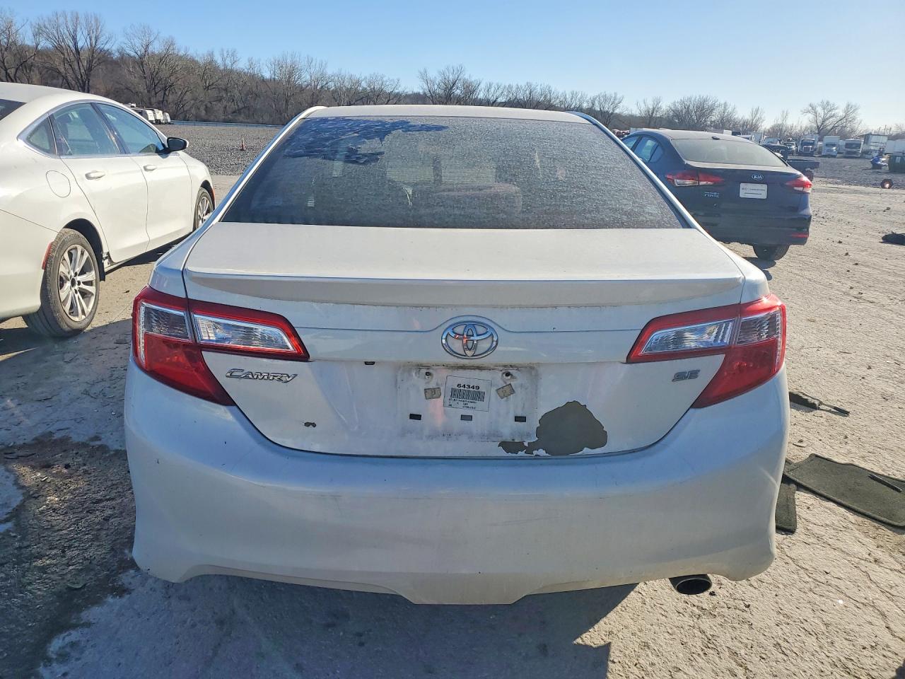 2014 TOYOTA CAMRY SE photo 6