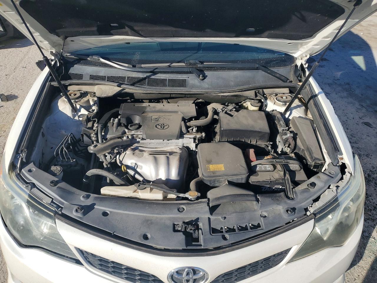 2014 TOYOTA CAMRY SE photo 11