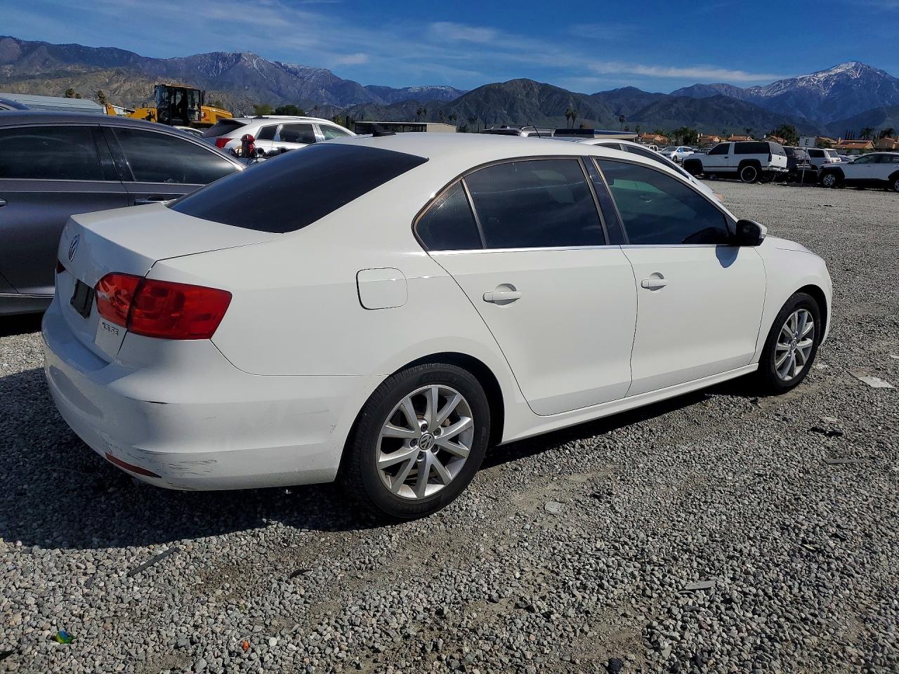 2013 VOLKSWAGEN JETTA SE photo 5