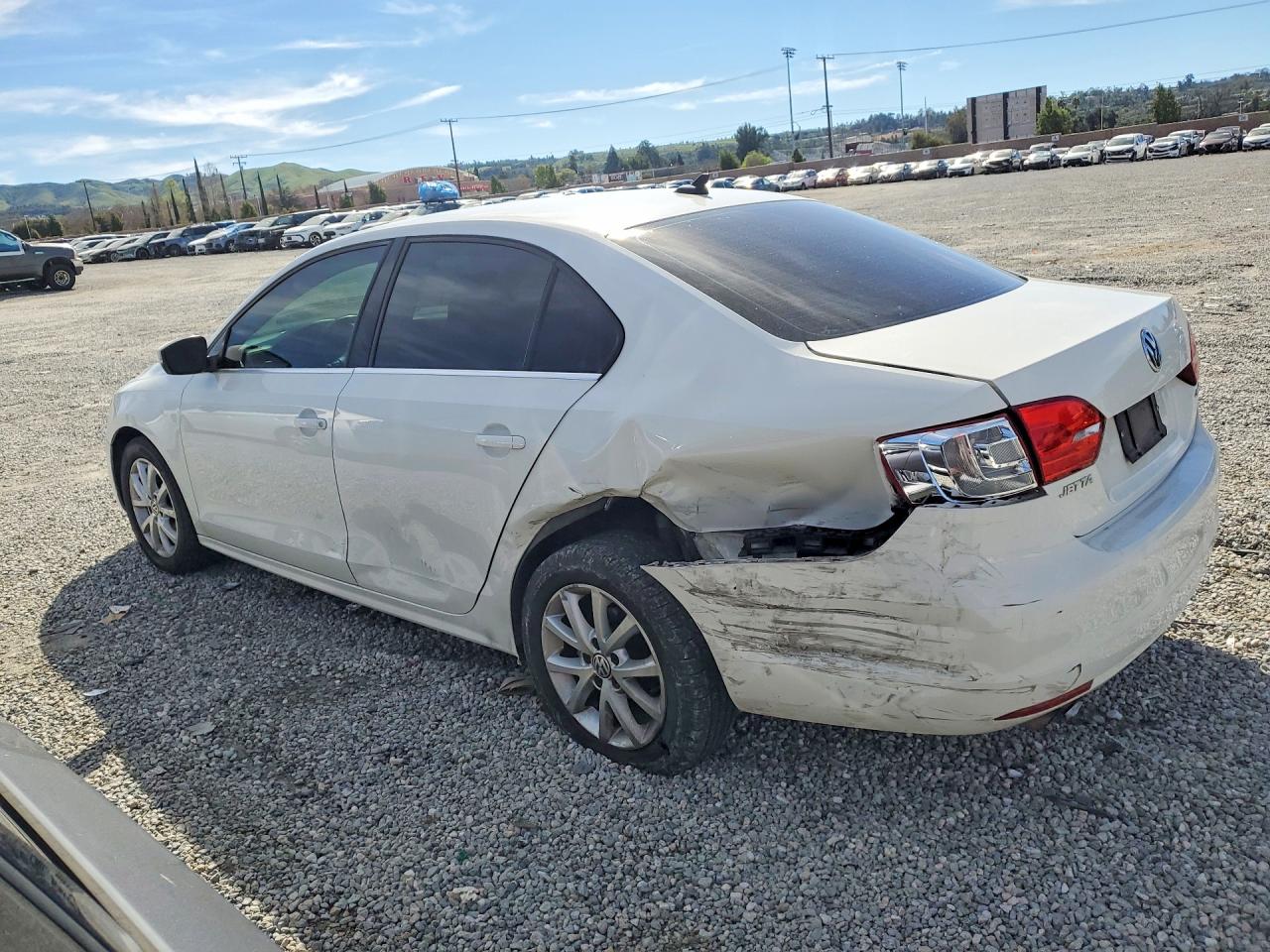 2013 VOLKSWAGEN JETTA SE photo 3