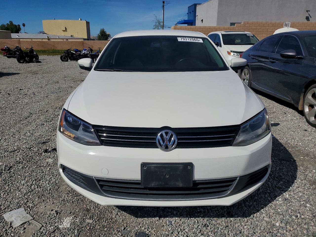 2013 VOLKSWAGEN JETTA SE photo 9