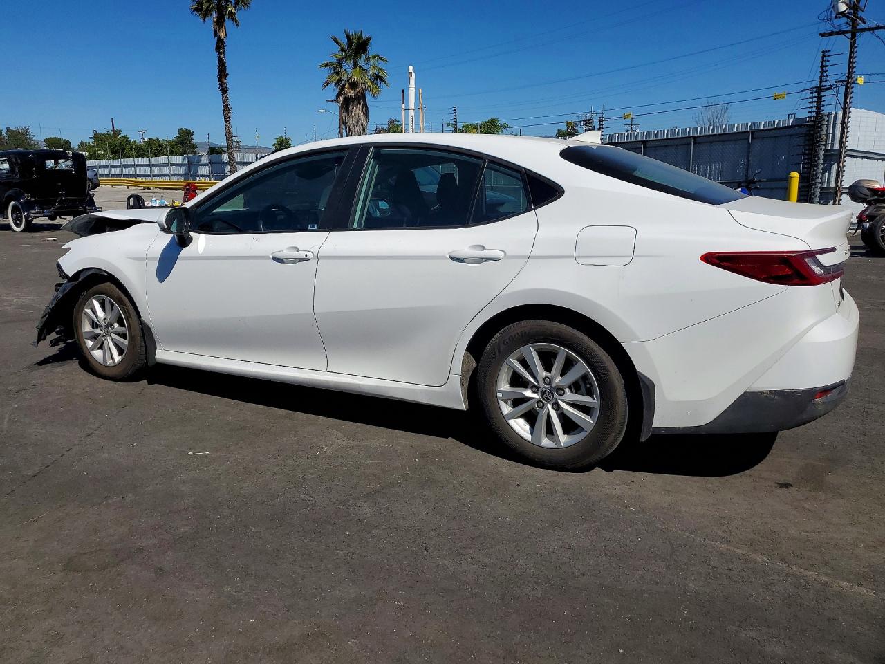 2025 TOYOTA CAMRY LE photo 4