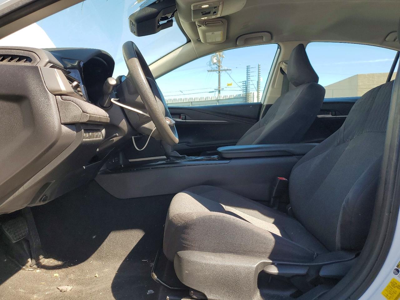 2025 TOYOTA CAMRY LE photo 19
