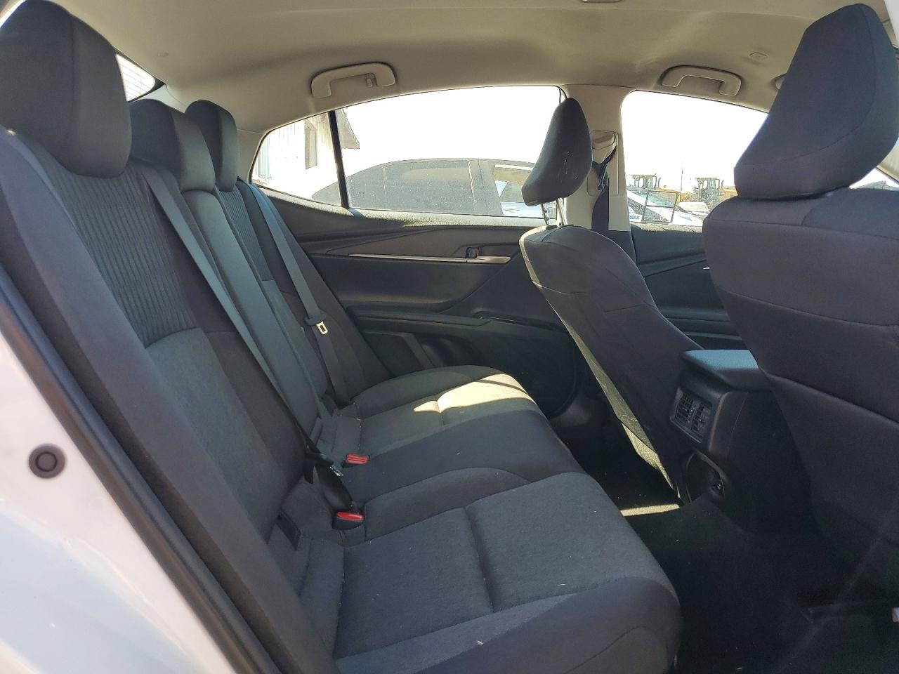 2025 TOYOTA CAMRY LE photo 28