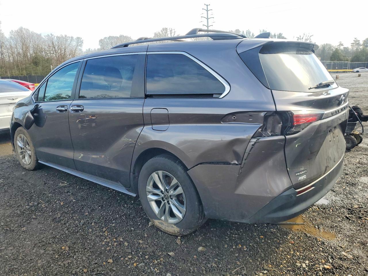 2022 TOYOTA SIENNA XLE 7-PASSENGER photo 3