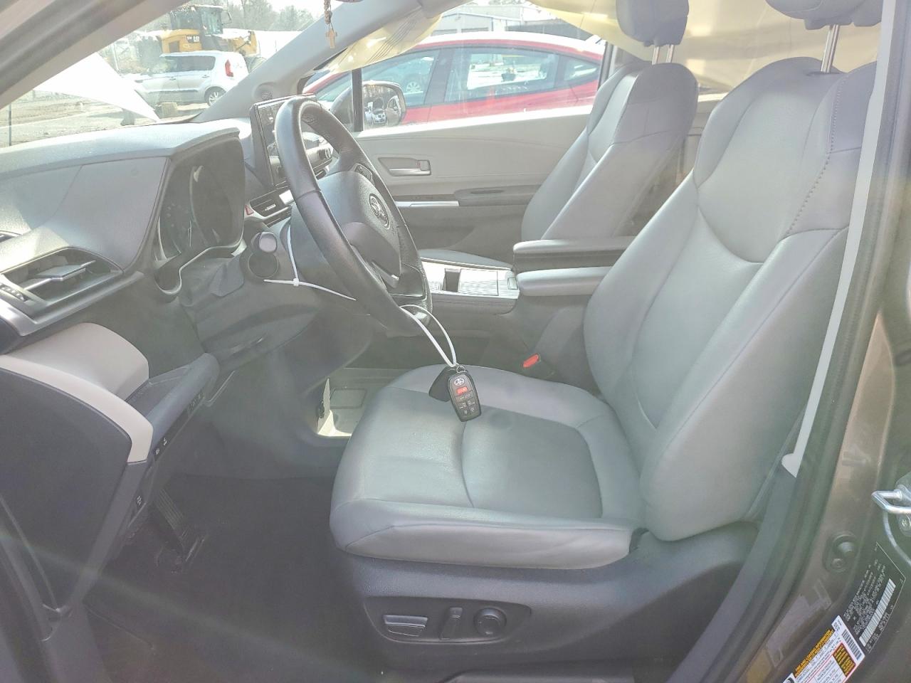 2022 TOYOTA SIENNA XLE 7-PASSENGER photo 13