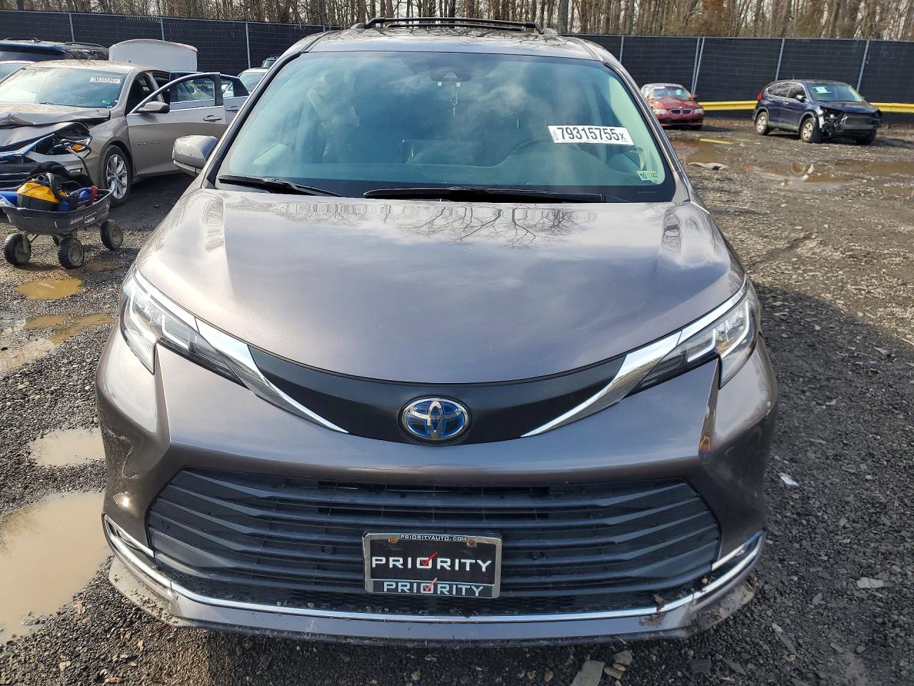 2022 TOYOTA SIENNA XLE 7-PASSENGER photo 9