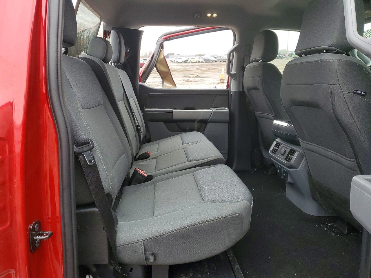2025 FORD F150 XLT photo 28