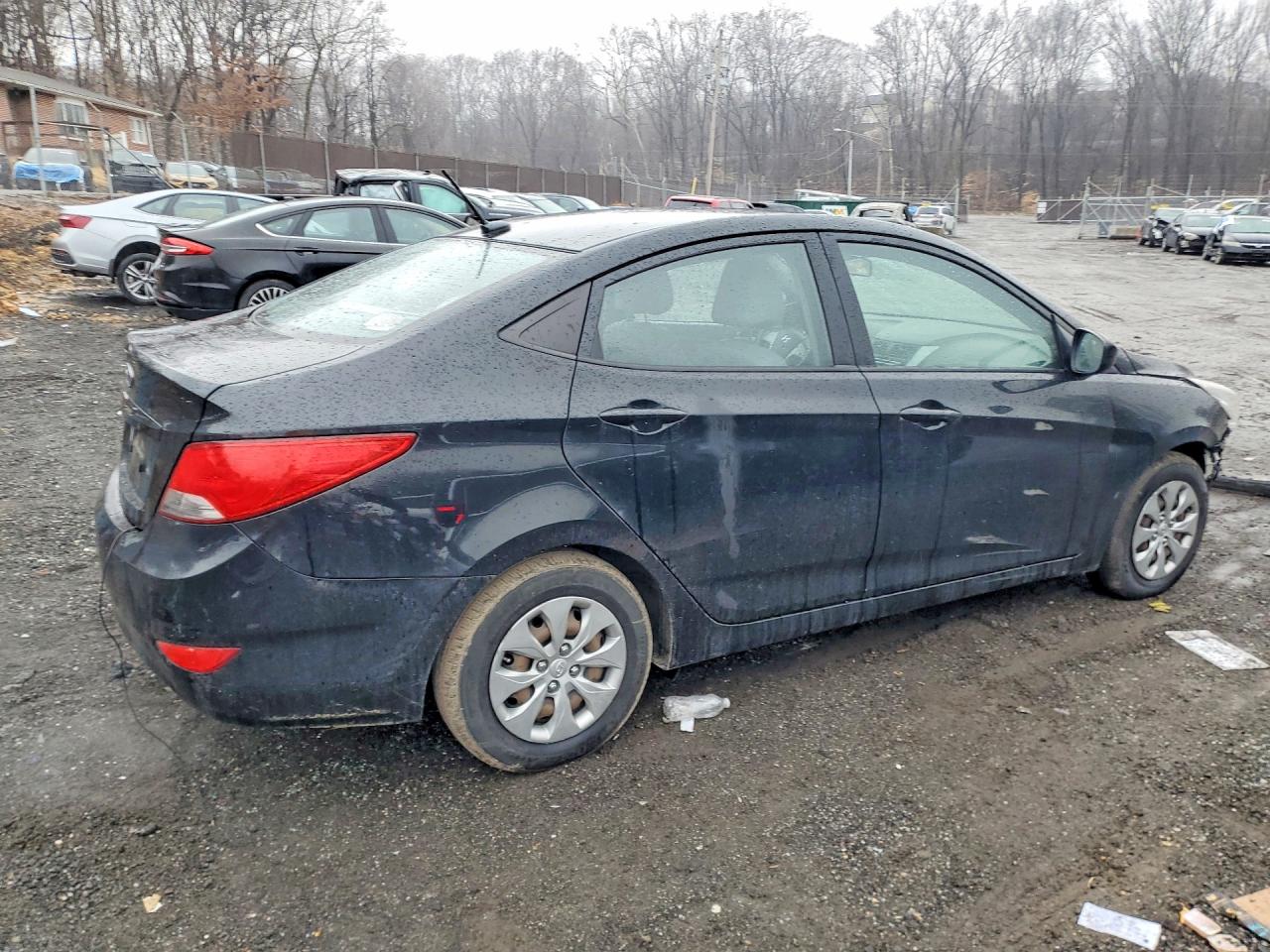 2017 HYUNDAI ACCENT SE photo 3