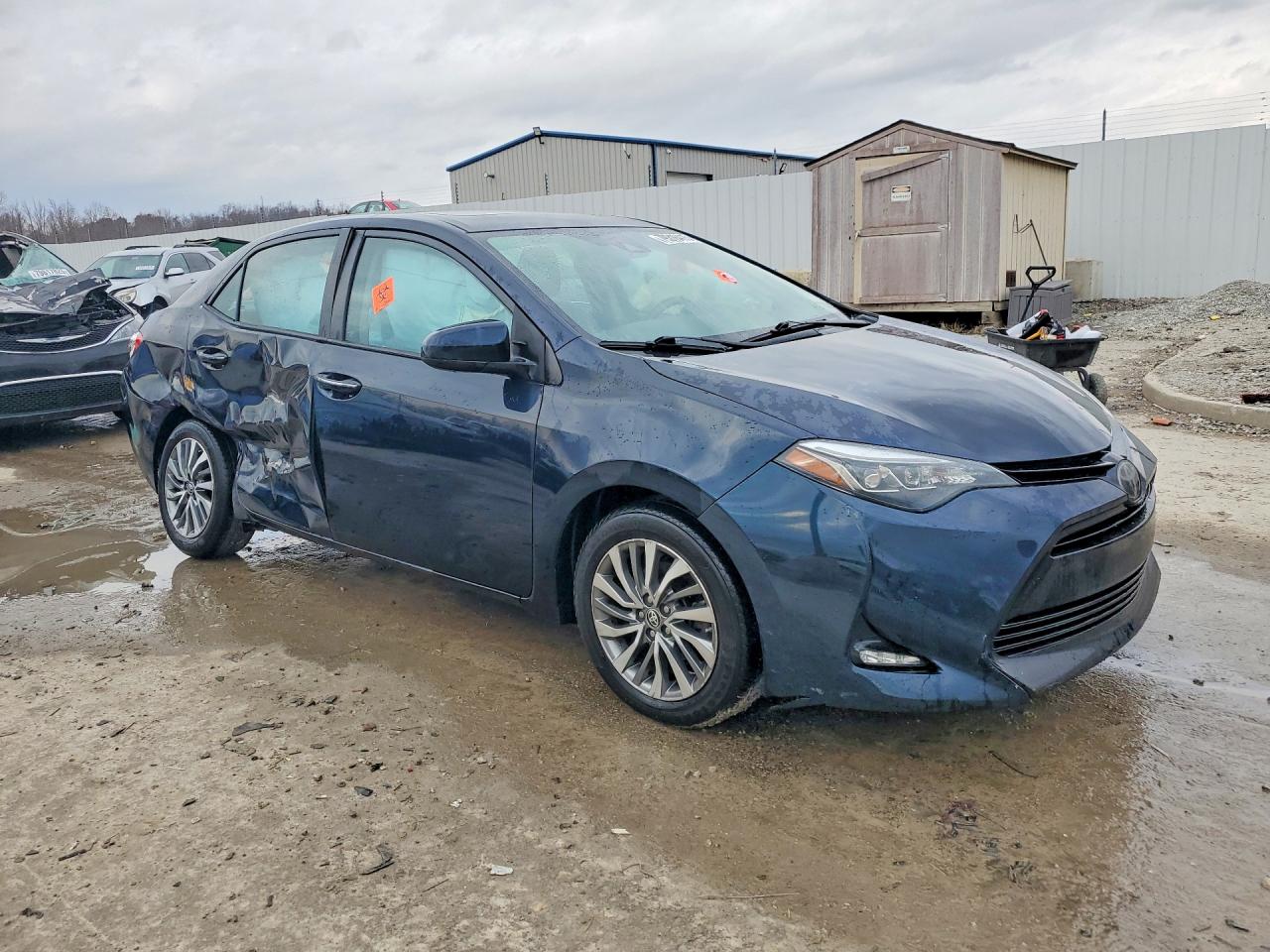 2017 TOYOTA COROLLA XLE photo 4