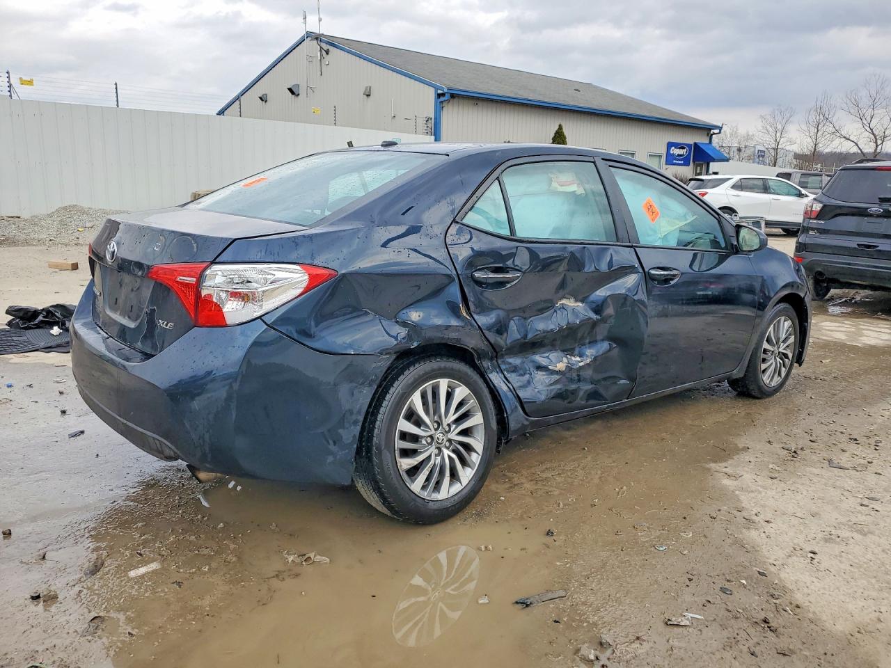 2017 TOYOTA COROLLA XLE photo 3