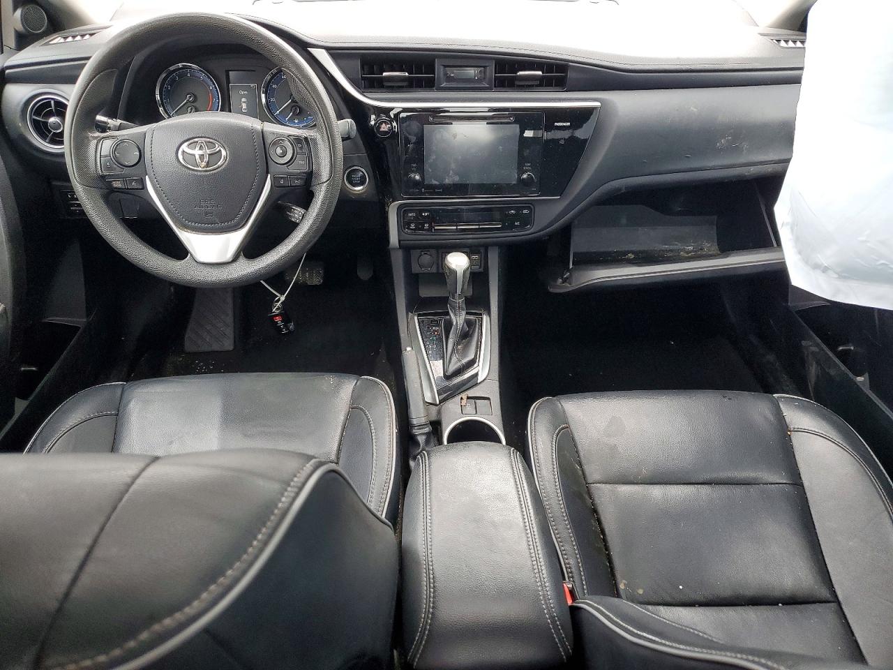 2017 TOYOTA COROLLA XLE photo 8