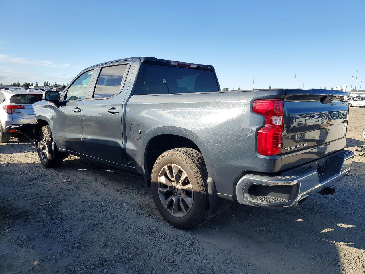 2019 CHEVROLET SILVERADO K1500 LT photo 2