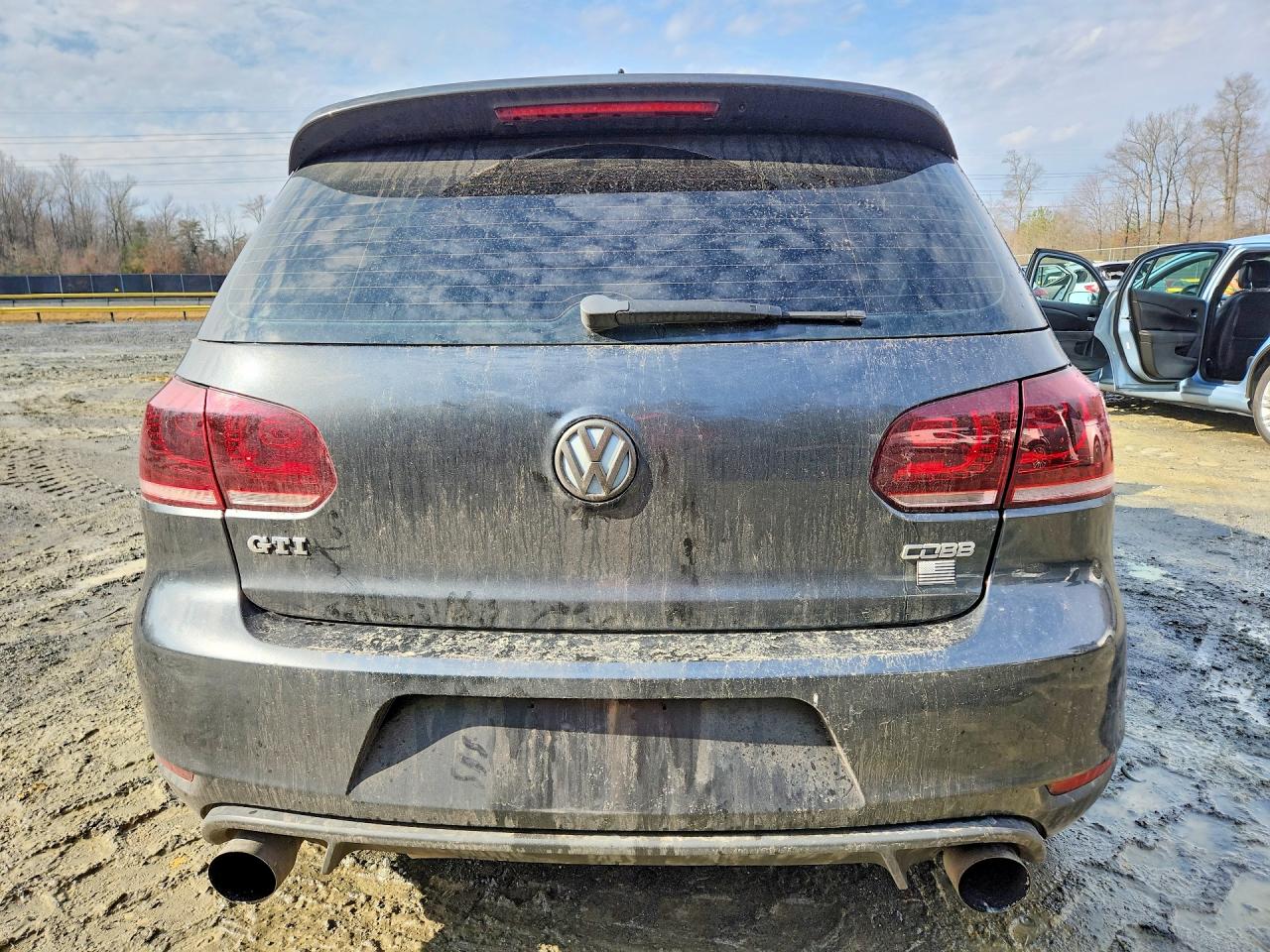 2013 VOLKSWAGEN GTI photo 11