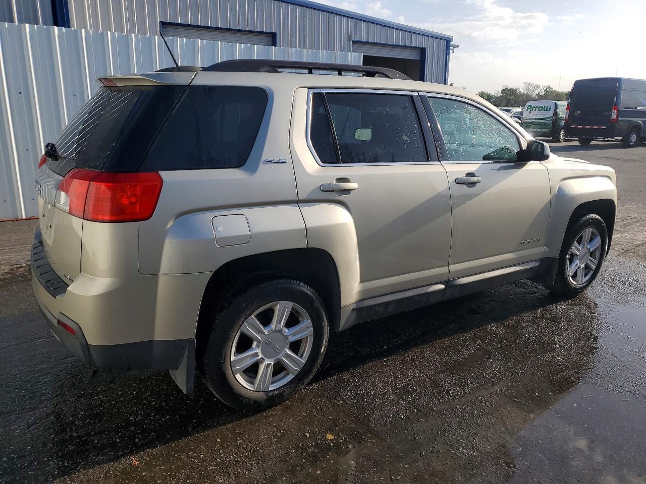 2015 GMC TERRAIN SLE photo 3