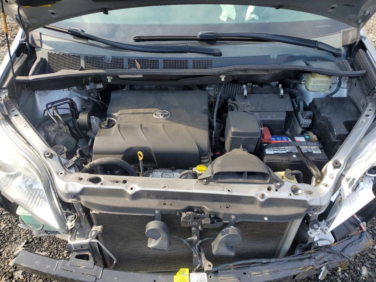 2015 TOYOTA SIENNA LE 8-PASSENGER photo 12