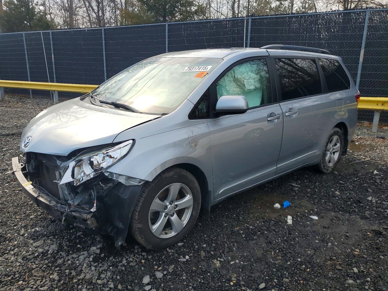 2015 TOYOTA SIENNA