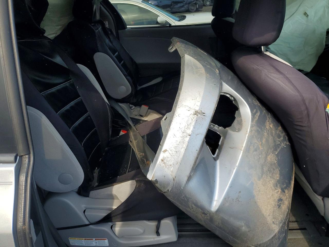 2015 TOYOTA SIENNA LE 8-PASSENGER photo 11