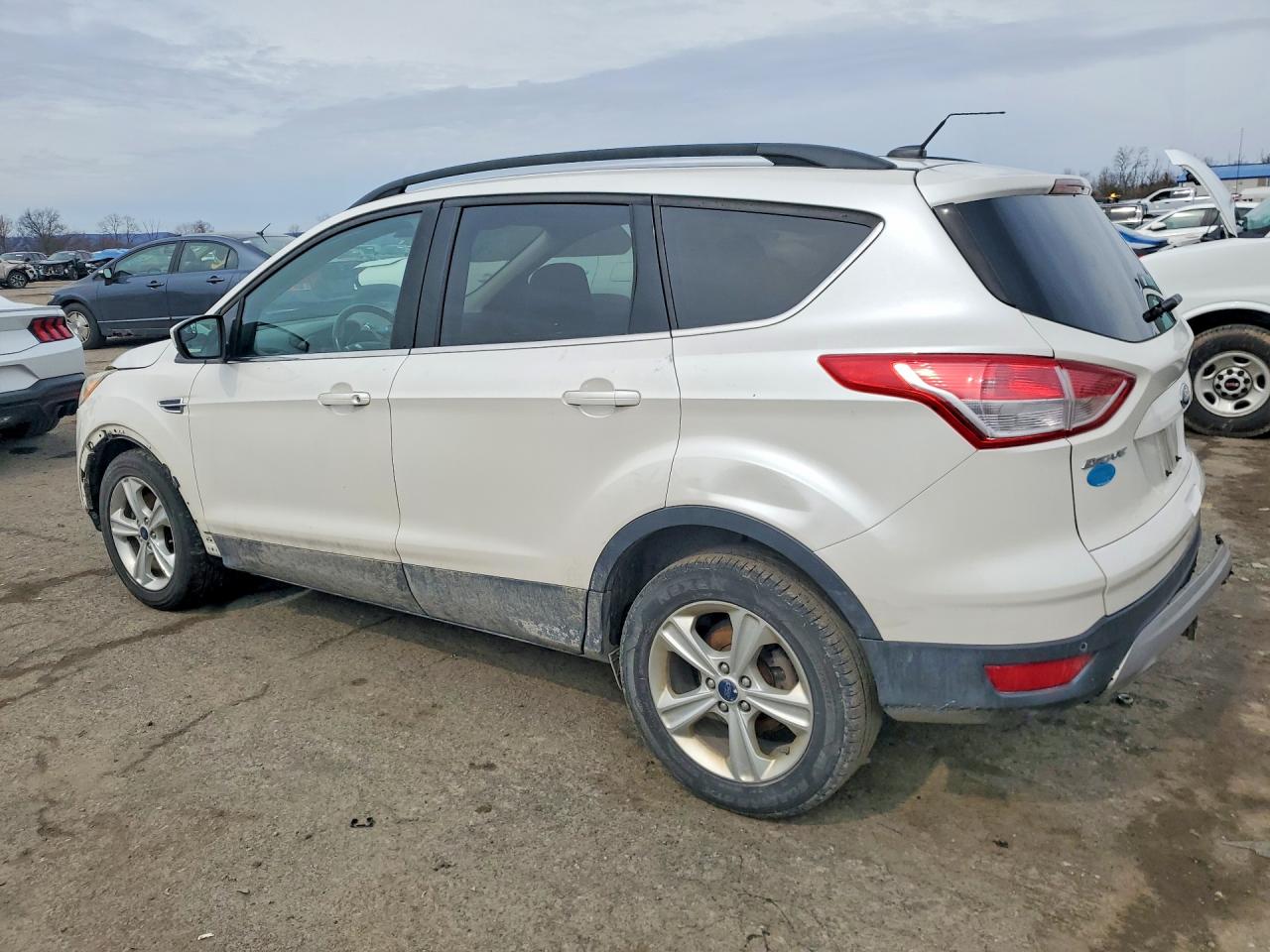 2015 FORD ESCAPE SE photo 2
