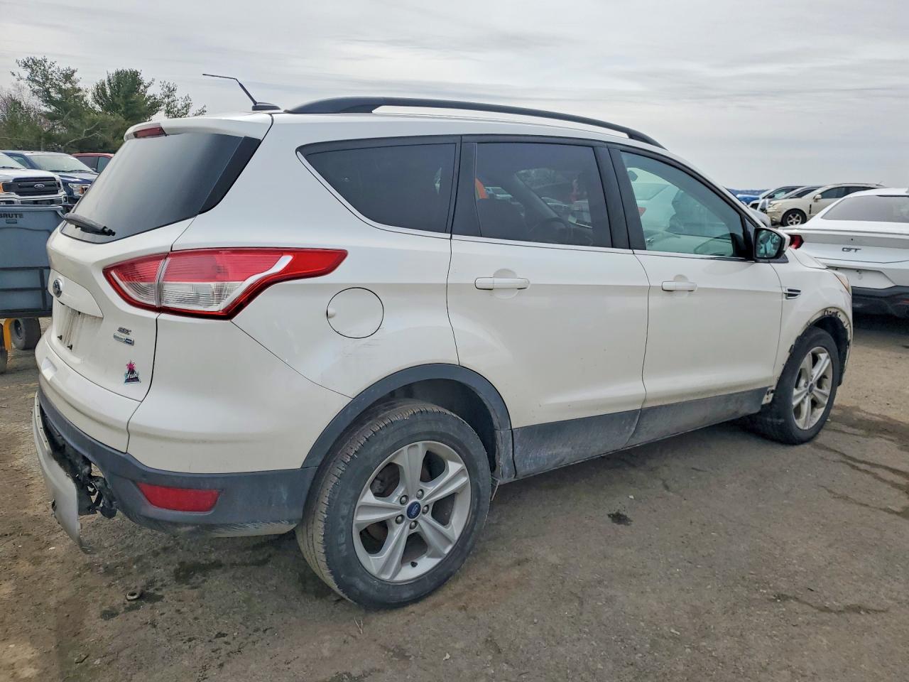 2015 FORD ESCAPE SE photo 3