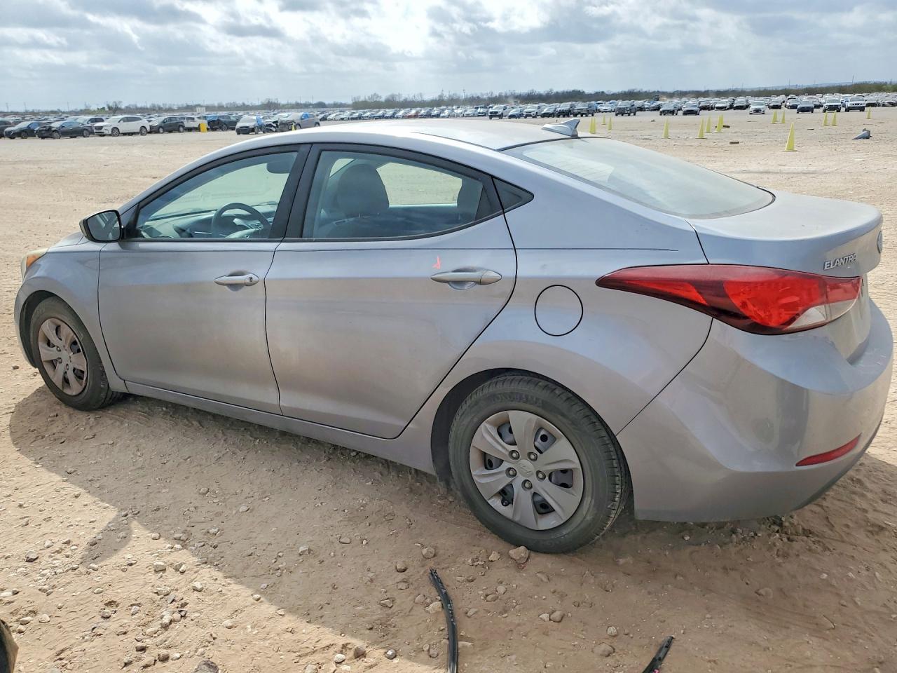 2016 HYUNDAI ELANTRA SE photo 2