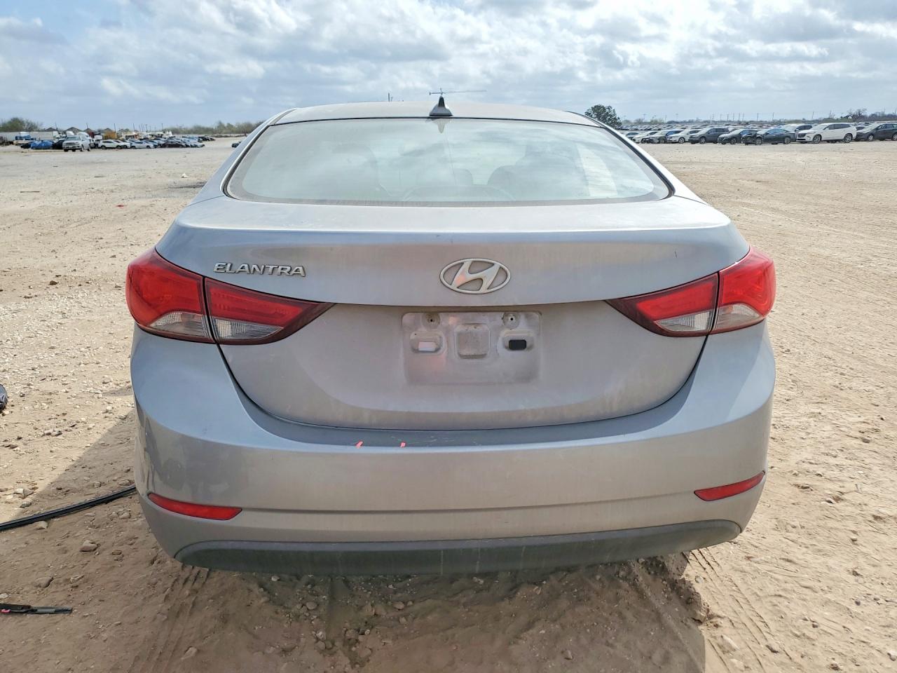 2016 HYUNDAI ELANTRA SE photo 6