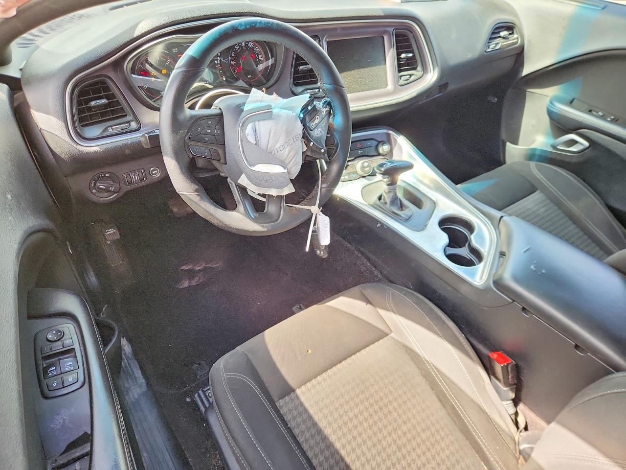 2016 DODGE CHALLENGER SXT photo 22