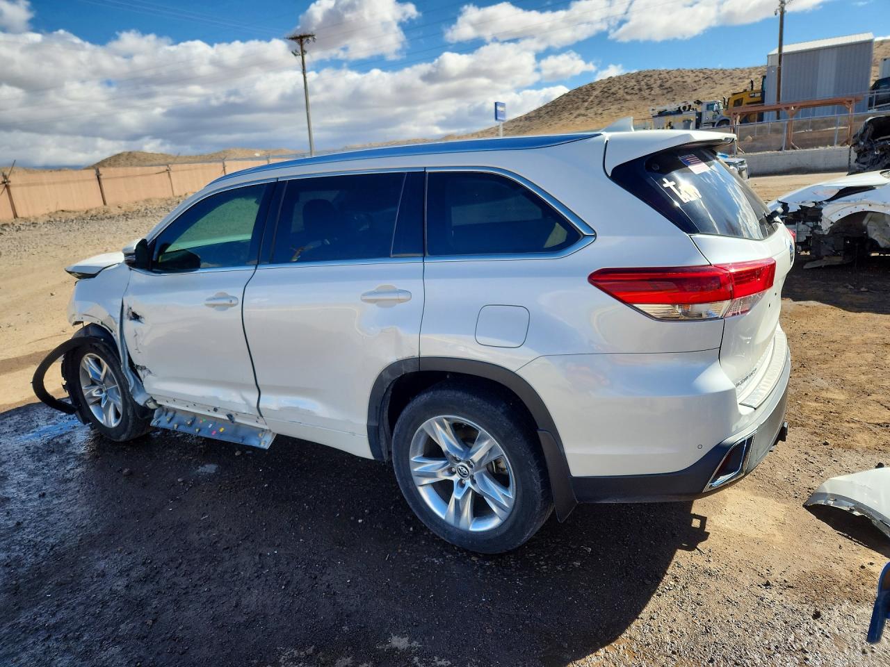 2018 TOYOTA HIGHLANDER LIMITED photo 3