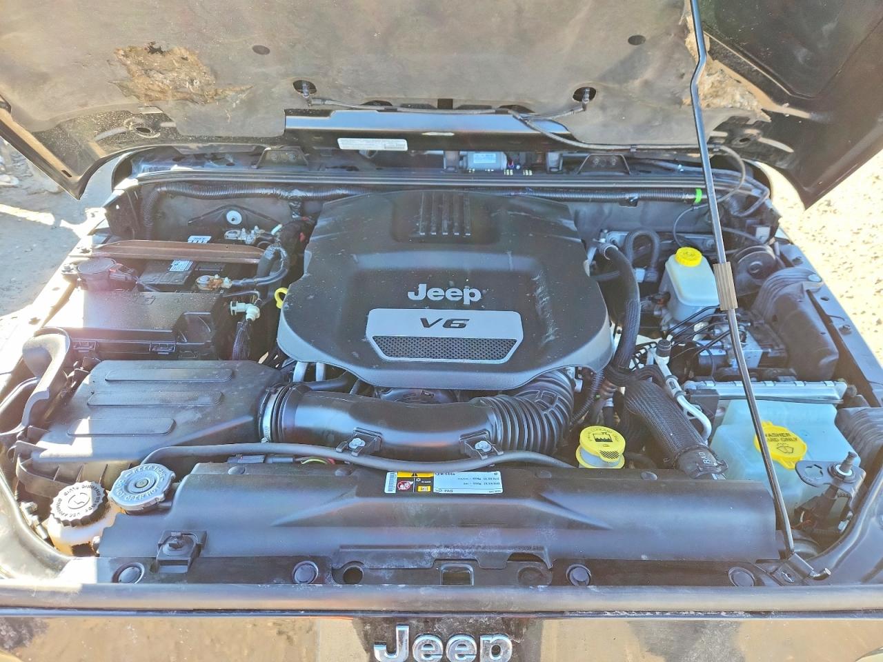 2014 JEEP WRANGLER SAHARA photo 21