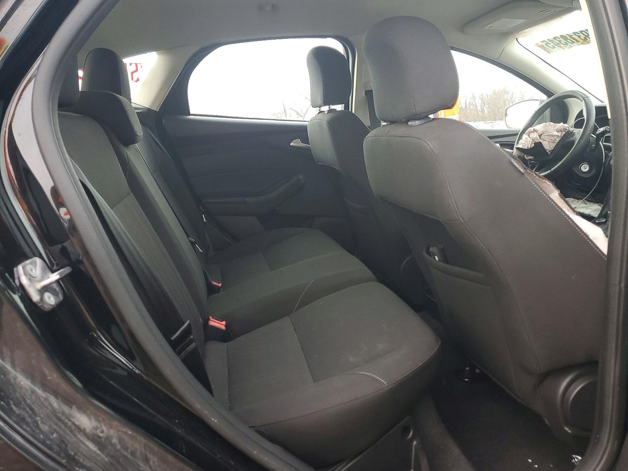 2015 FORD FOCUS SE photo 28