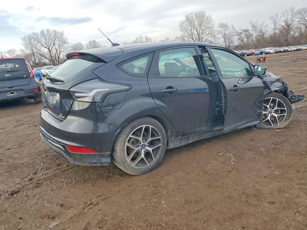 2015 FORD FOCUS SE photo 7