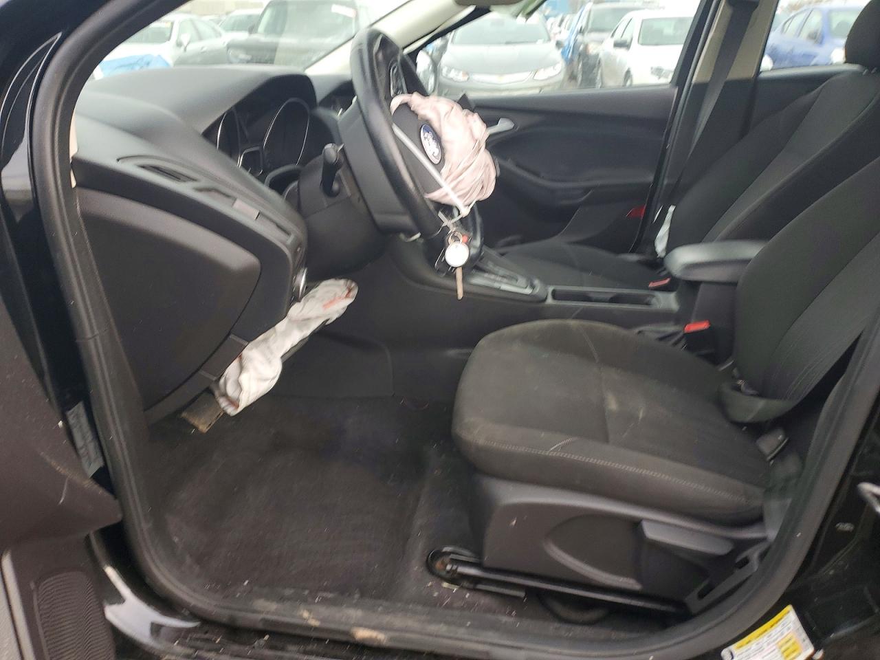 2015 FORD FOCUS SE photo 19
